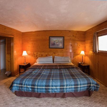 Yellowstone Holiday Motel Уест Йелоустоун Екстериор снимка