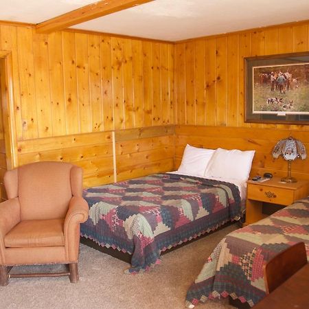 Yellowstone Holiday Motel Уест Йелоустоун Екстериор снимка