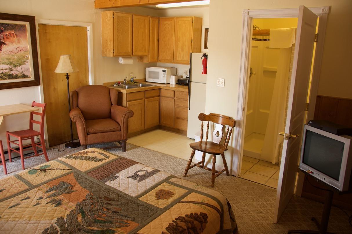 Yellowstone Holiday Motel Уест Йелоустоун Екстериор снимка