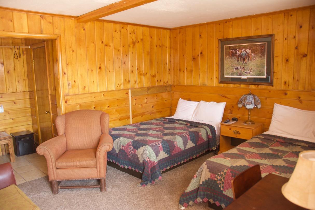 Yellowstone Holiday Motel Уест Йелоустоун Екстериор снимка