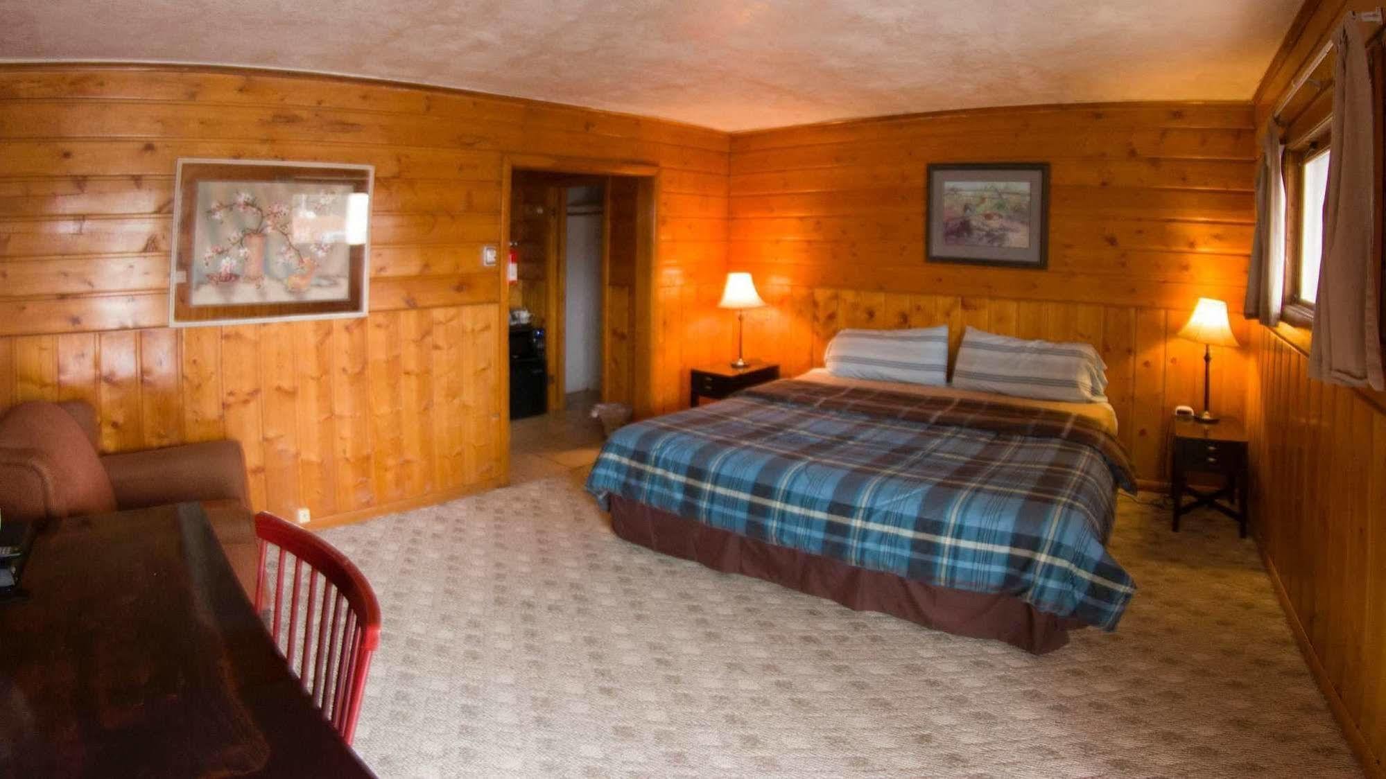 Yellowstone Holiday Motel Уест Йелоустоун Екстериор снимка
