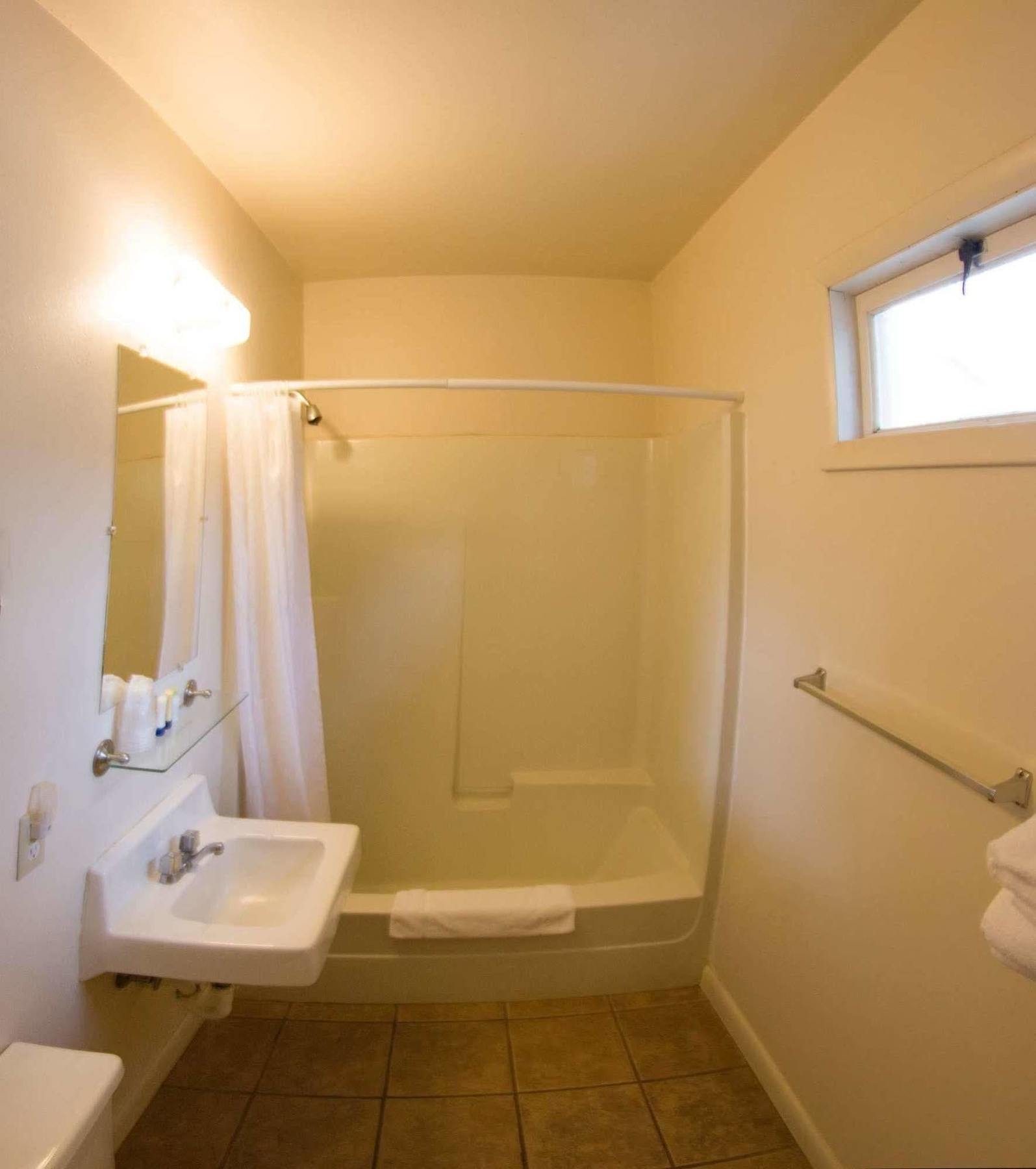 Yellowstone Holiday Motel Уест Йелоустоун Екстериор снимка
