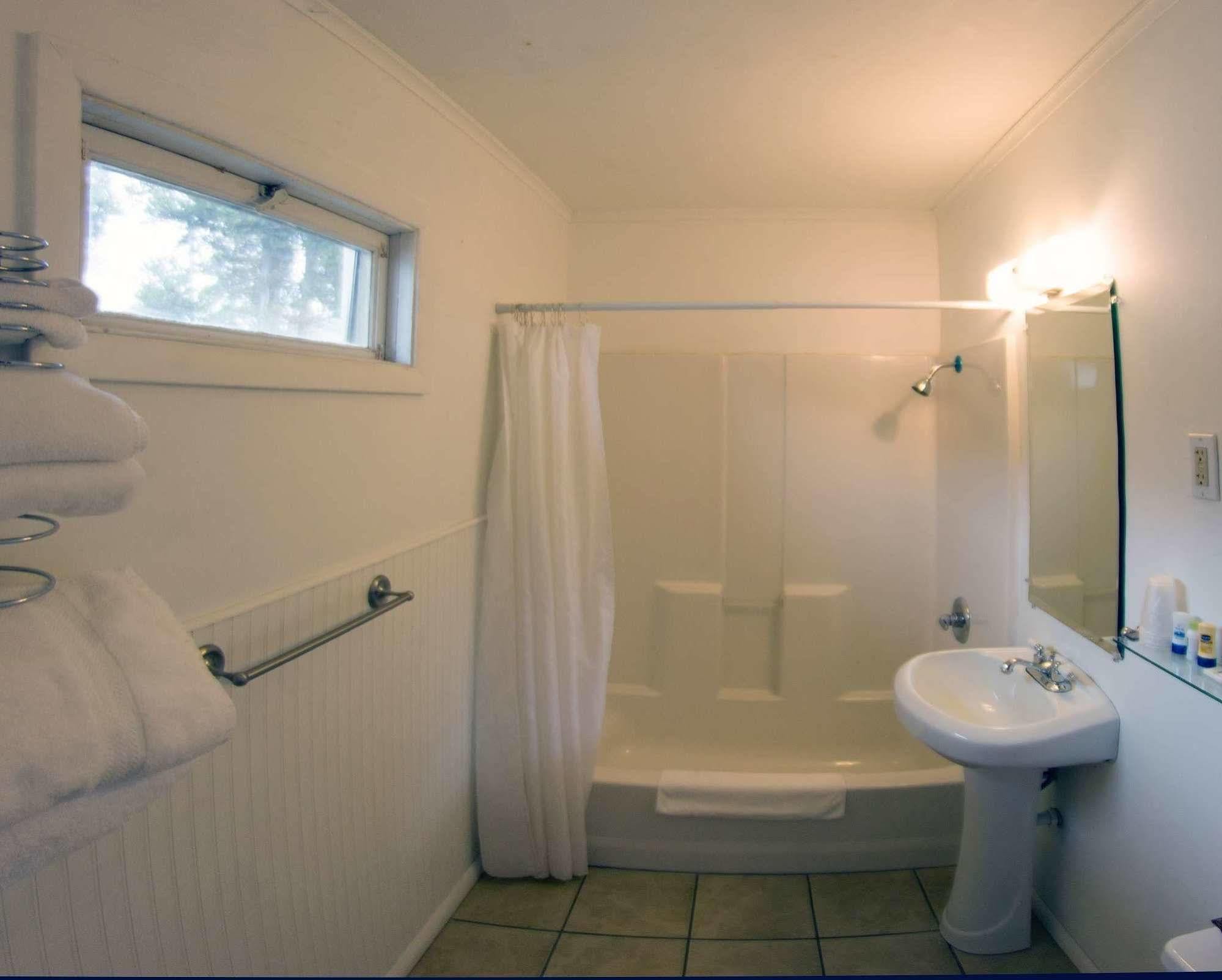 Yellowstone Holiday Motel Уест Йелоустоун Екстериор снимка