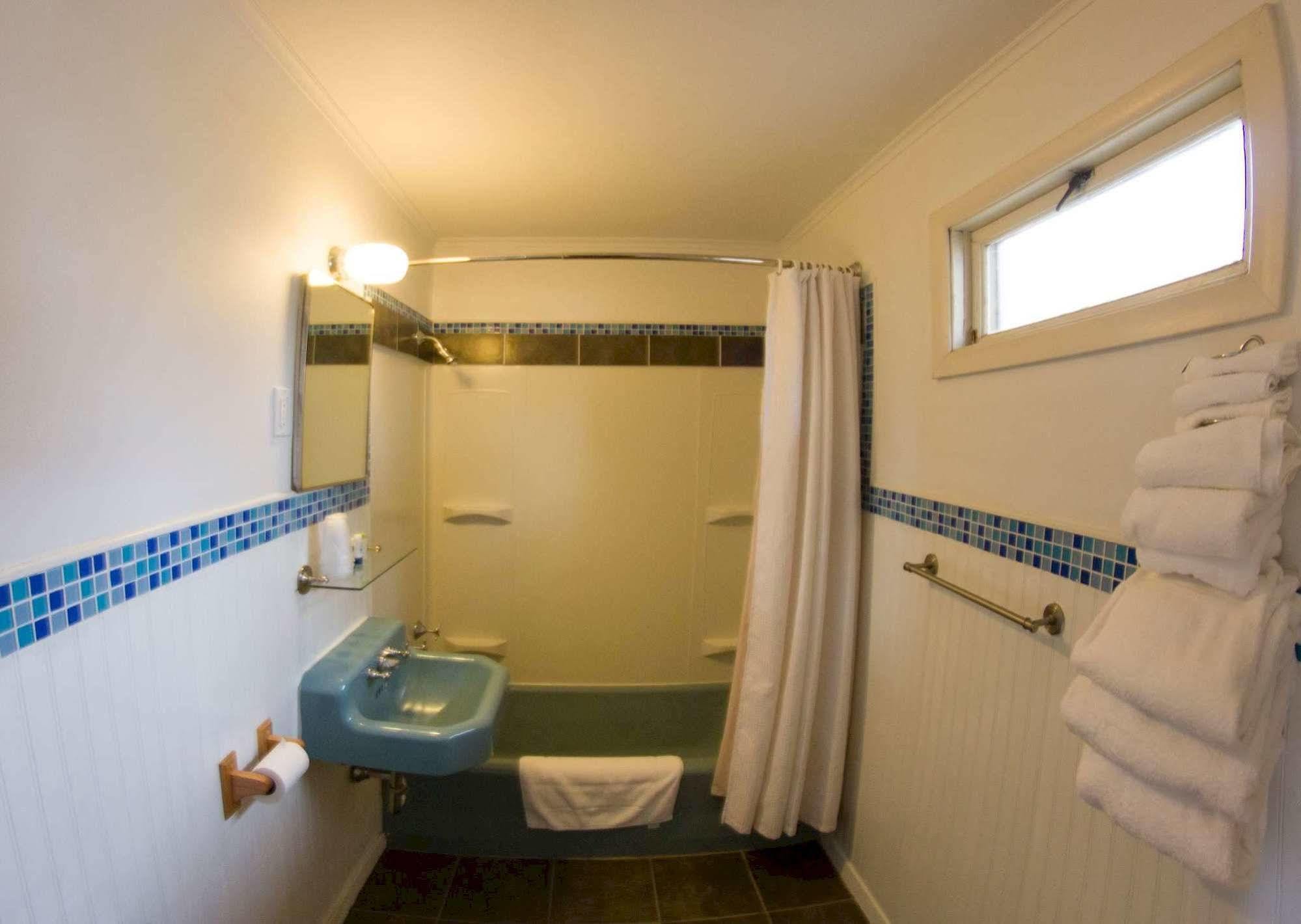Yellowstone Holiday Motel Уест Йелоустоун Екстериор снимка