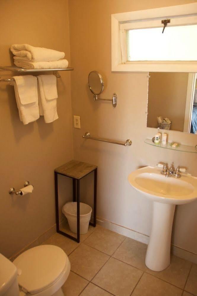 Yellowstone Holiday Motel Уест Йелоустоун Екстериор снимка