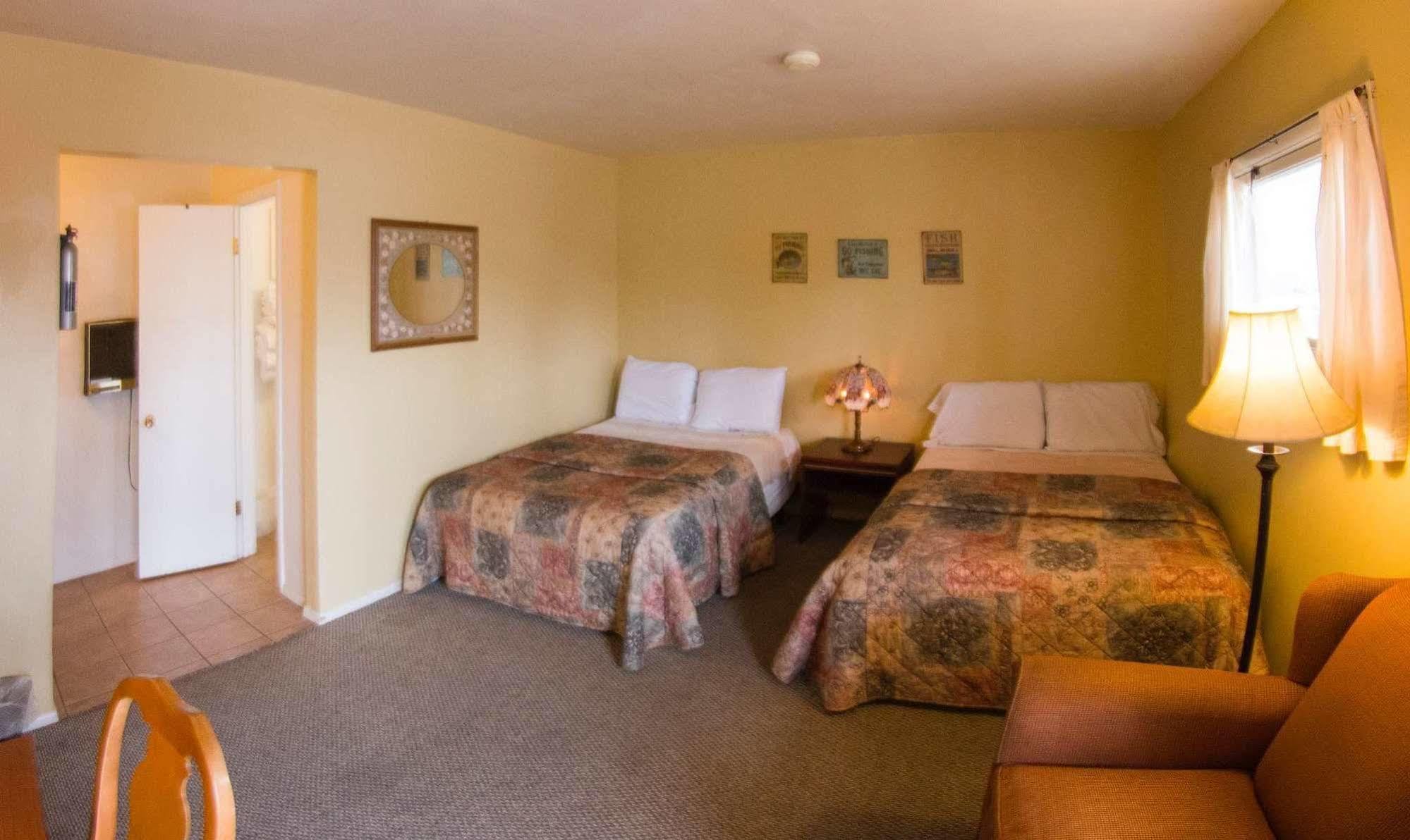 Yellowstone Holiday Motel Уест Йелоустоун Екстериор снимка